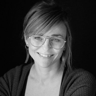 Elisabeth Rusiñol Psicologa mujer sonriendo